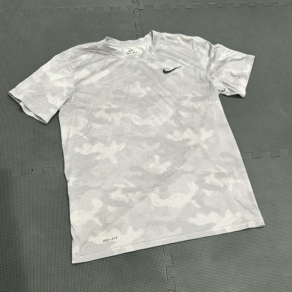 NIKE size large gray/black dri-fit tee